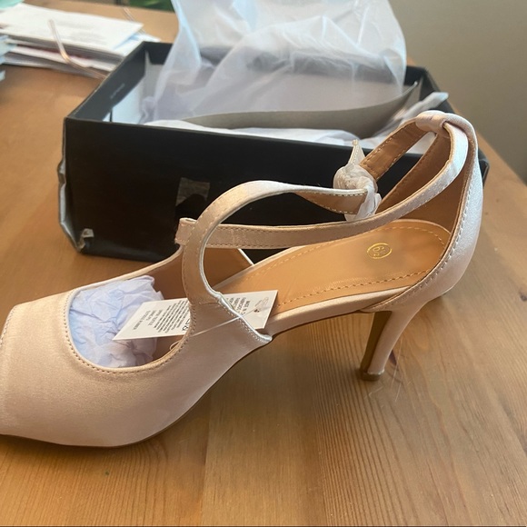 Mysoft NWT Women's Peep Toe High Heel Sandals Pumps Crisscross Strappy Elegant - Picture 8 of 8